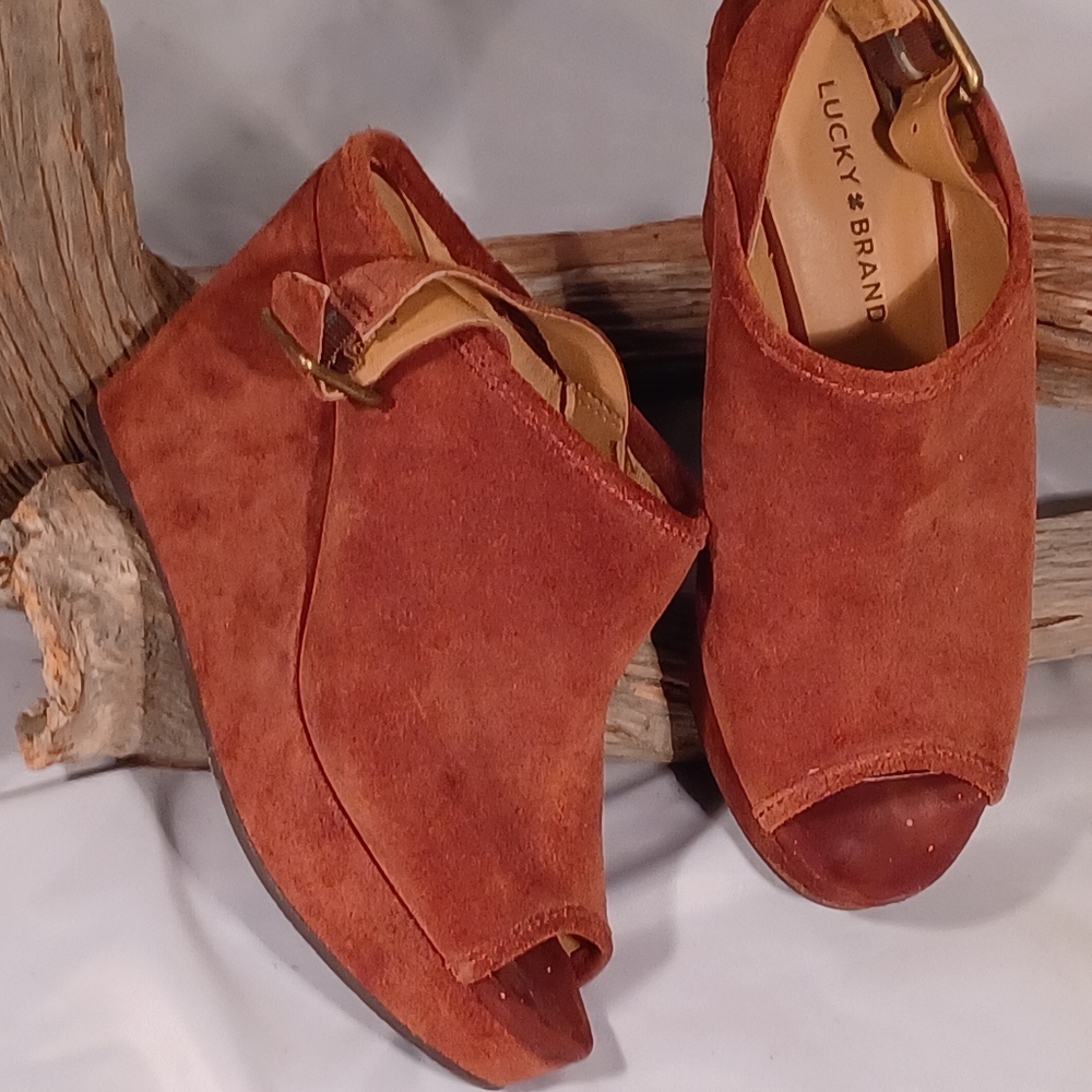 Lucky Brand Suede platform shoes - Picture 4 of 4